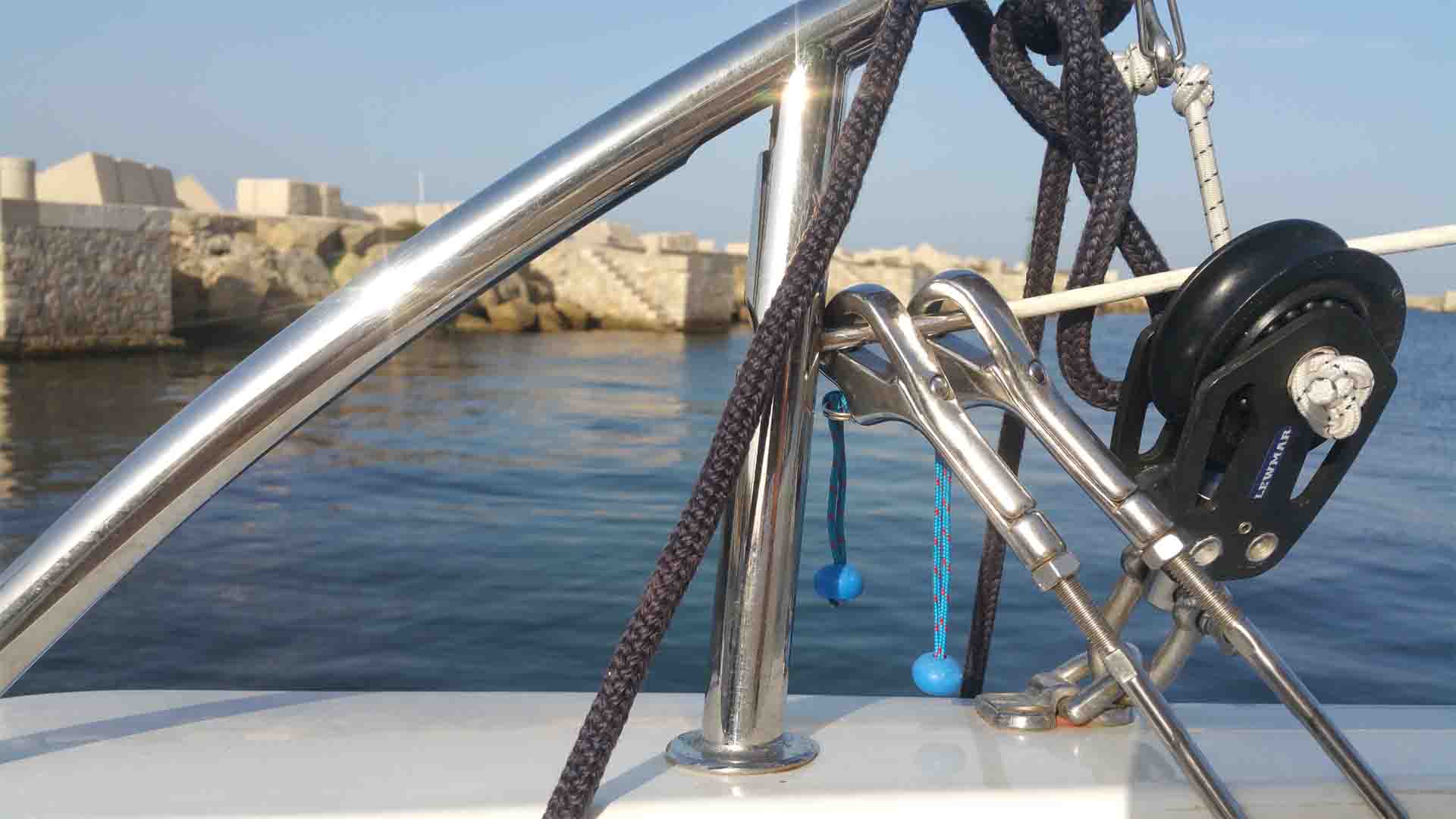 Marsala porto cromatura periplo Sicilia Fontaine Pajot Saba 50 catamarano barca a vela