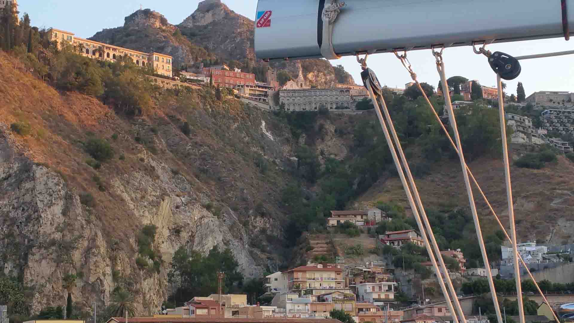 Siracusa Taormina porto periplo Sicilia Fontaine Pajot Saba 50 catamarano barca a vela