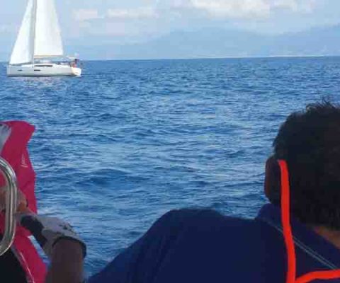 Si veleggia Corsica Cala du Lacciolu istruzione velica esperienze di vela uscite in barca vela crociere
