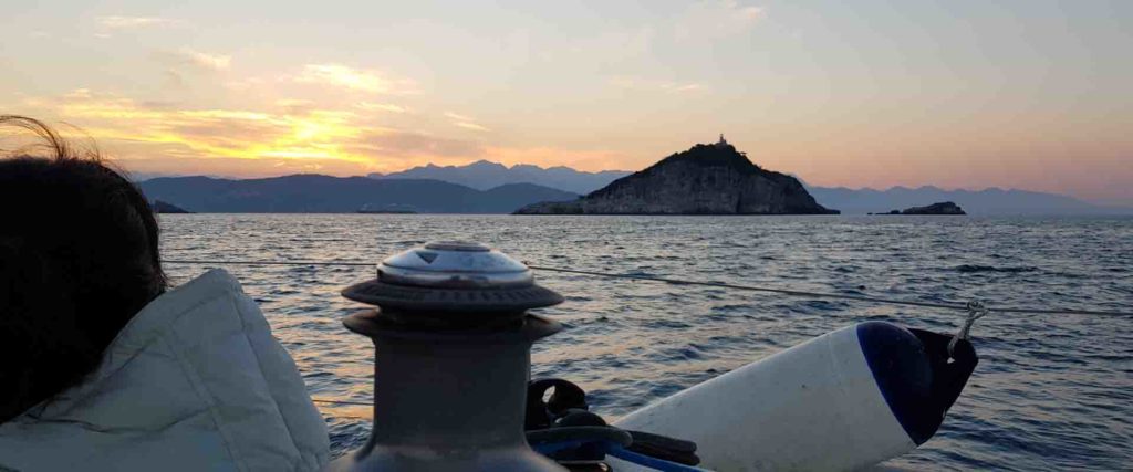 Vacanze in barca a vela tramonto Esperienze Di Vela uscite in barca nei weekend e crociere di una o più settimane